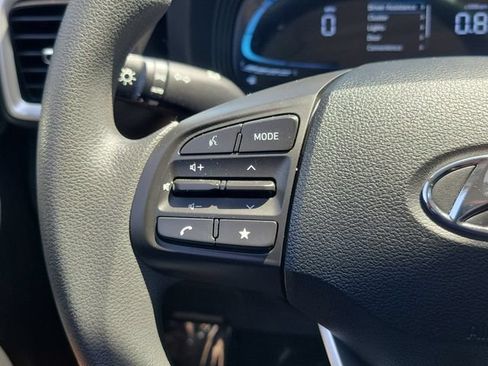 Used 2026 Hyundai Venue SE FWD image 6