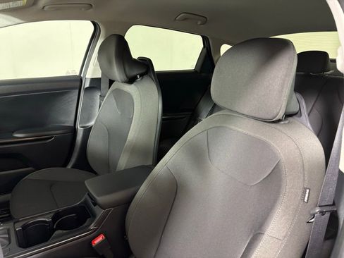 New 2026 Kia K4 FWD image 18