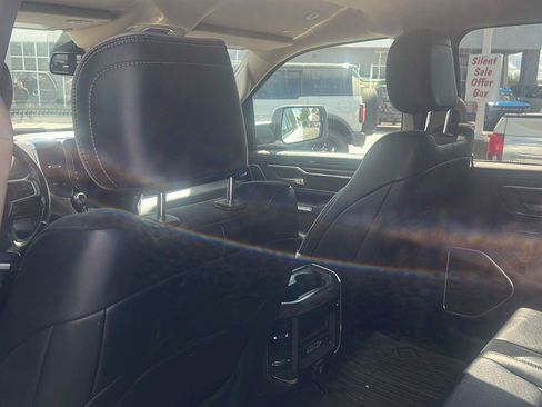 Used 2019 RAM 1500 Laramie AWD/4WD image 14