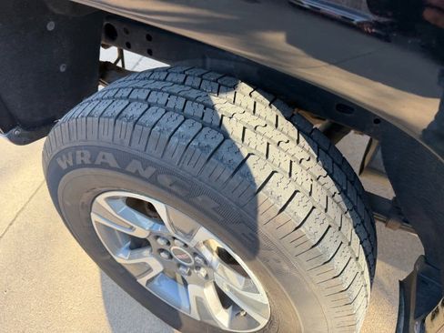 Used 2018 GMC Canyon SLE image 18