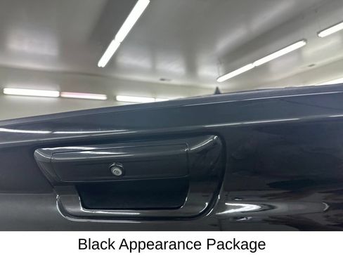 Used 2019 RAM 1500 Laramie AWD/4WD image 18