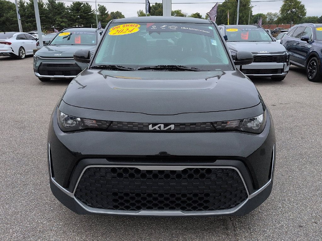 Used 2024 Kia Soul LX w/ Option Group 015 FWD image 3