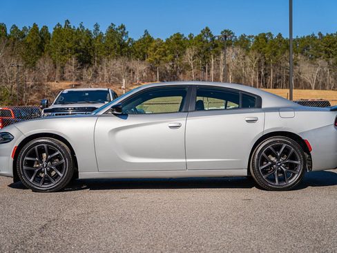 Used 2019 Dodge Charger SXT image 5