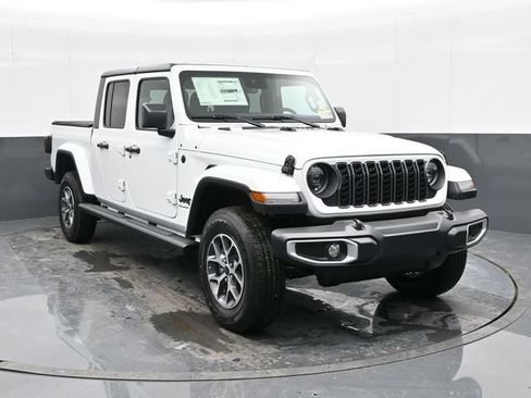 Used 2024 Jeep Gladiator Sport AWD/4WD image 1
