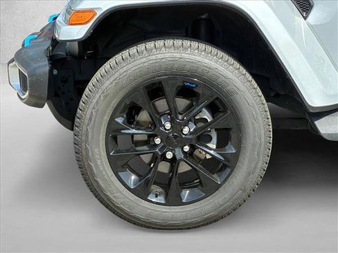Used 2023 Jeep Wrangler Unlimited Sahara w/ Cold Weather Group AWD/4WD image 9