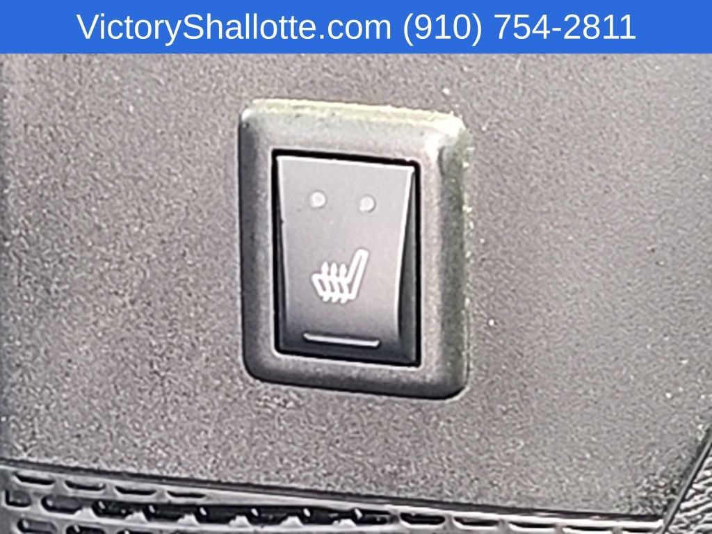 Used 2025 Chrysler Pacifica Limited FWD image 28