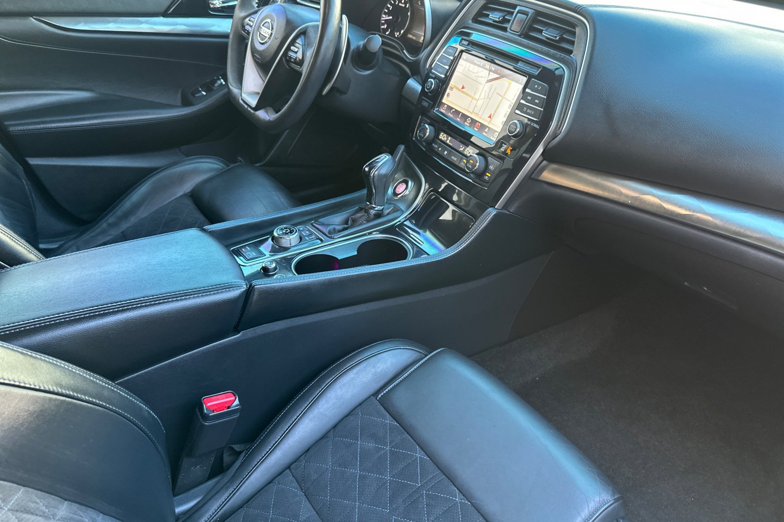 Used 2018 Nissan Maxima SR w/ Interior Lighting Package FWD image 18