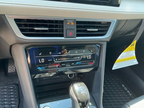 New 2025 Volkswagen Taos SEL image 17