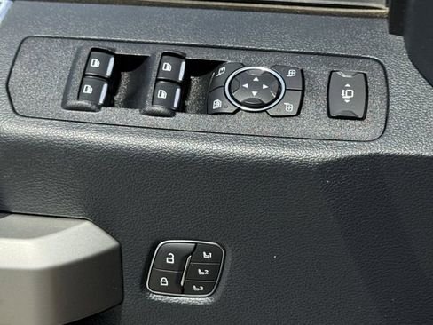 Used 2022 Ford F250 Lariat w/ Lariat Ultimate Package AWD/4WD image 26