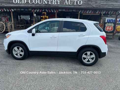 Used 2020 Chevrolet Trax LS w/ Tint and Cruise Package image 1