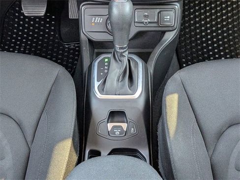 Used 2019 Jeep Renegade Latitude w/ Cold Weather Group image 24