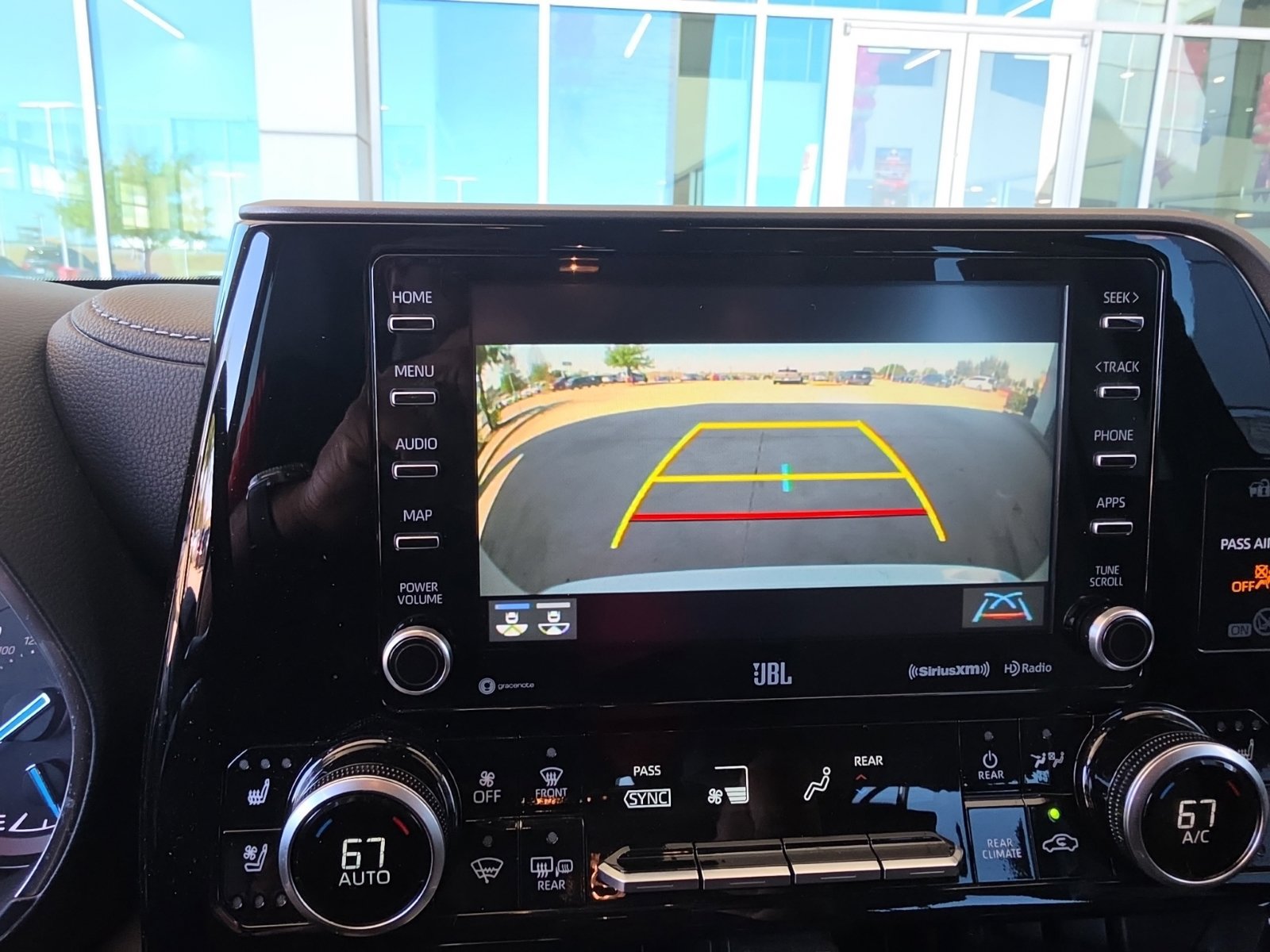 Used 2021 Toyota Highlander Limited FWD image 10