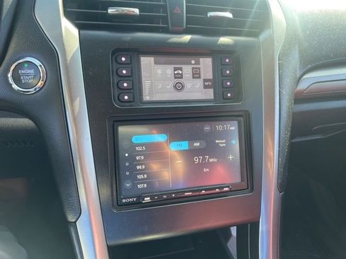 Used 2018 Ford Fusion SE image 7