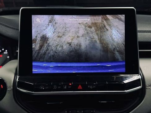 Used 2025 Jeep Compass Limited image 35