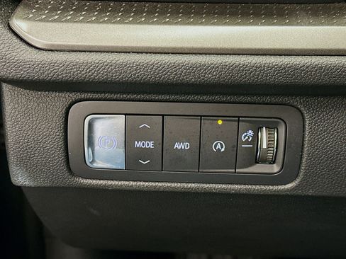 Used 2025 Chevrolet Traverse LT image 17