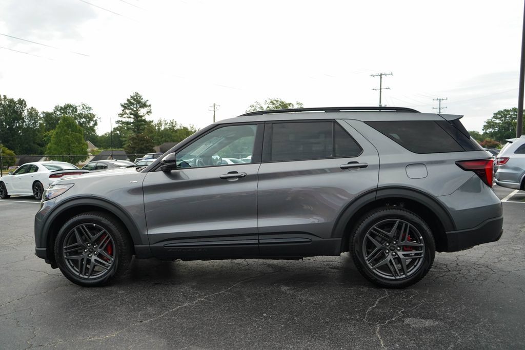 Used 2025 Ford Explorer ST-Line w/ ST-Line Street Pack AWD/4WD image 24