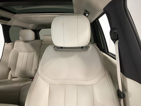 Used 2024 Land Rover Range Rover SE image 21