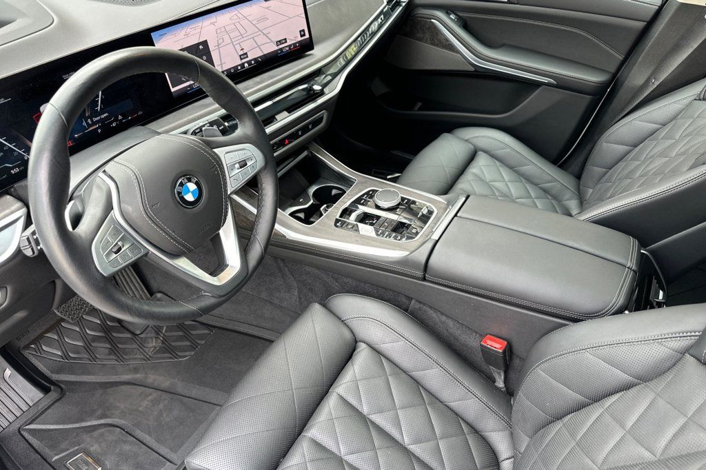 Used 2025 BMW X7 xDrive40i AWD/4WD image 4