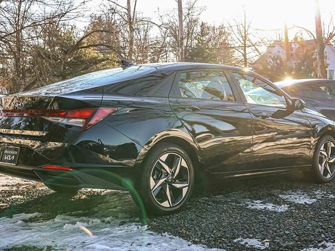 Used 2023 Hyundai Elantra SEL w/ Convenience Package image 6