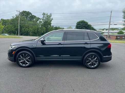 Certified 2022 Volkswagen Tiguan SE w/ Panoramic Sunroof Package AWD/4WD image 2