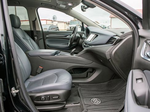 Used 2021 Buick Enclave Essence image 39