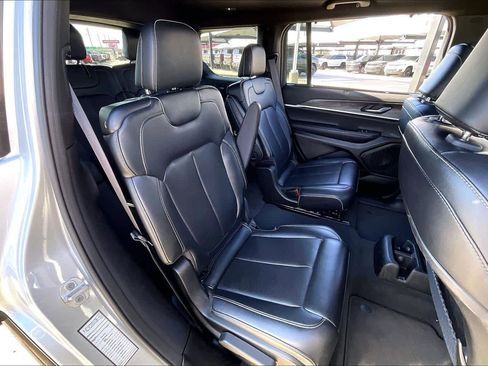 Used 2024 Jeep Grand Cherokee L Limited w/ Luxury Tech Group II image 19