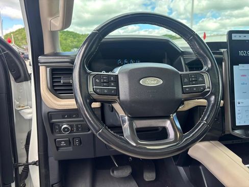 Used 2022 Ford Expedition Platinum AWD/4WD image 14
