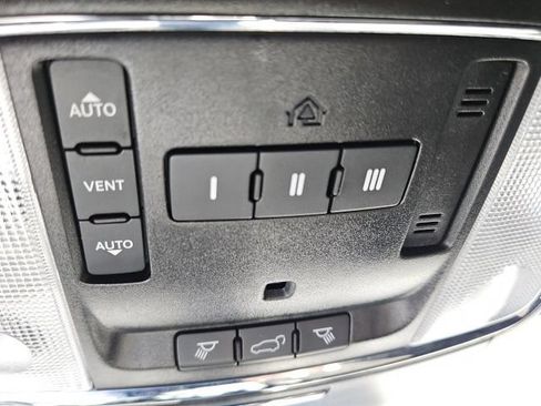 Used 2020 Jeep Grand Cherokee Altitude AWD/4WD image 30