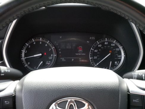Used 2021 Toyota Highlander XLE AWD/4WD image 21