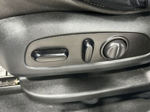 Used 2025 Chevrolet Equinox LT image 17