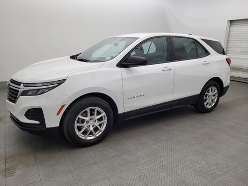 Used 2022 Chevrolet Equinox LS FWD image 2