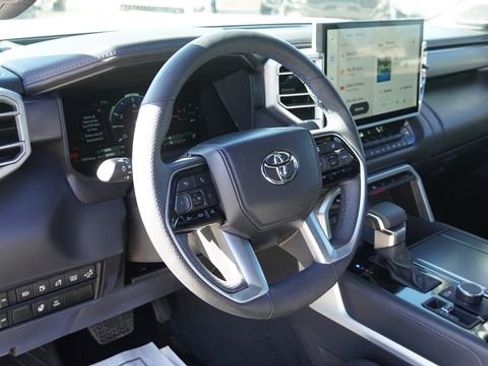Used 2025 Toyota Tundra Platinum AWD/4WD image 18
