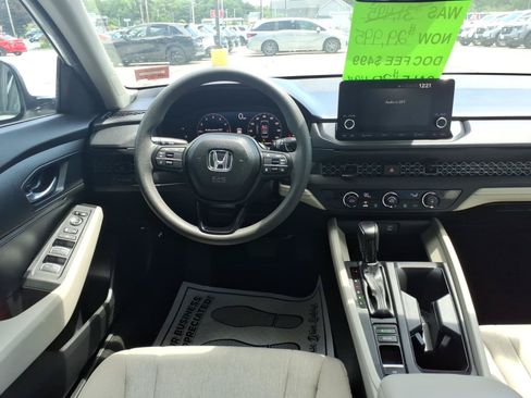 Used 2025 Honda Accord LX image 9