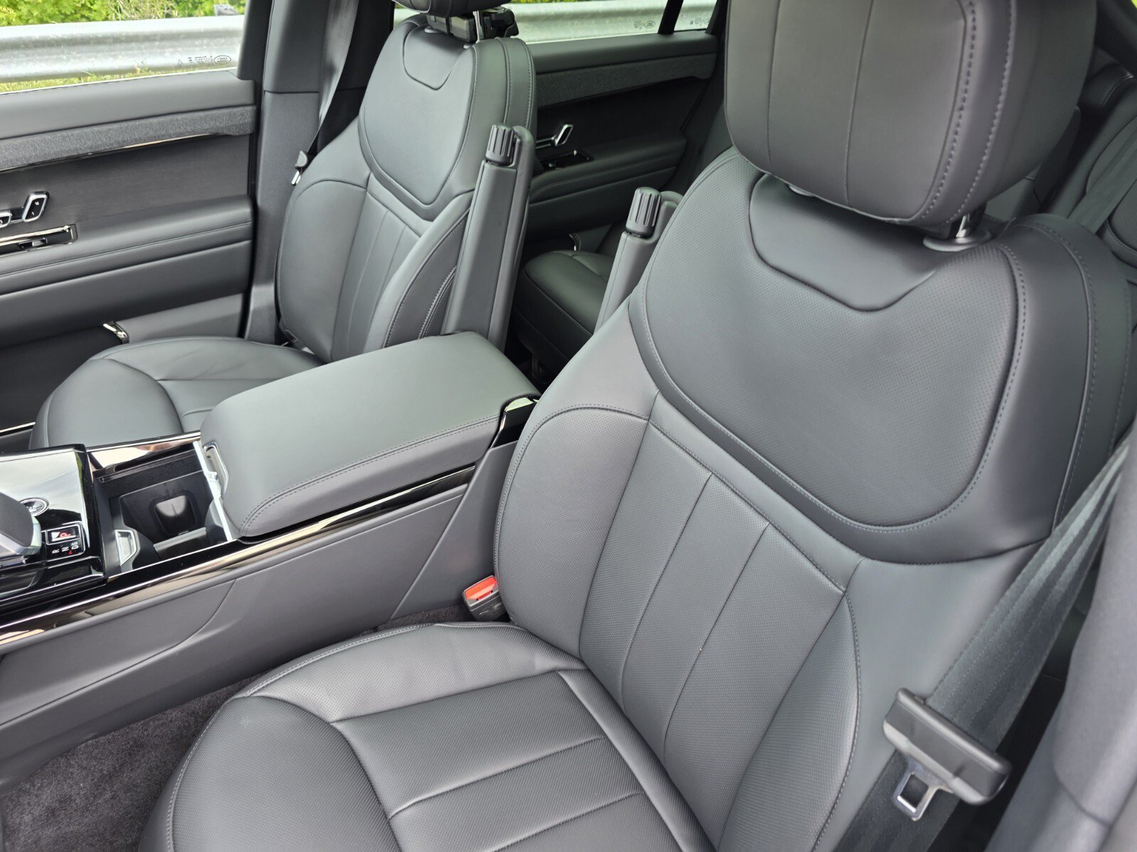 New 2026 Land Rover Range Rover Sport Dynamic SE AWD/4WD image 12