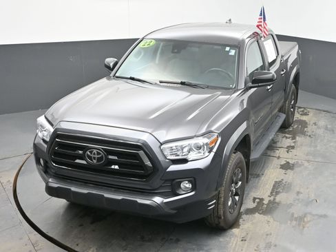 Used 2022 Toyota Tacoma SR5 w/ SR5 Appearance Package (SM) image 32