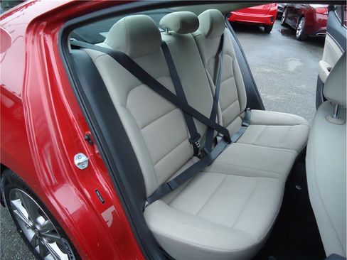 Used 2017 Hyundai Elantra SE image 12