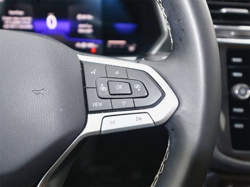 Certified 2022 Volkswagen Tiguan SE image 22