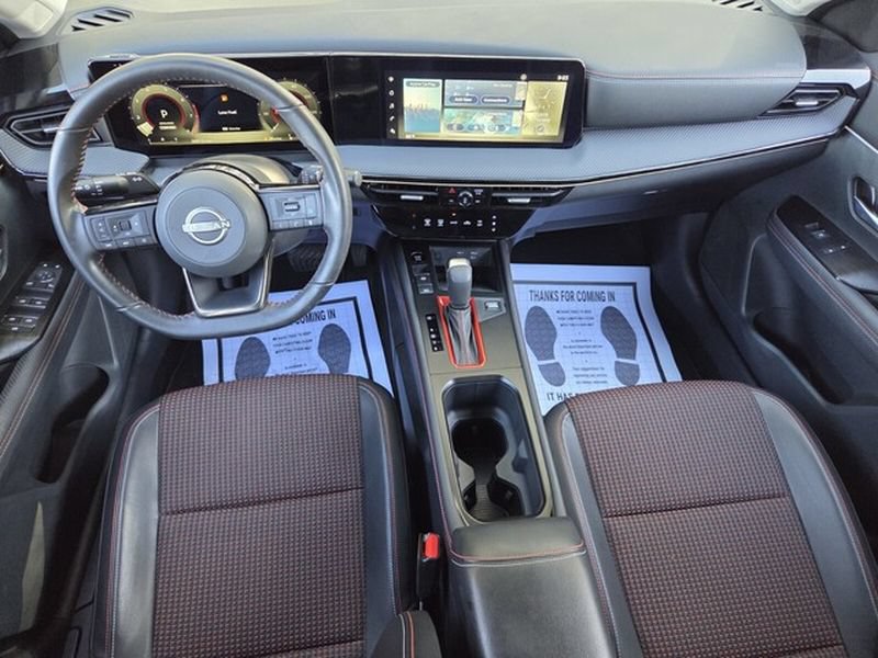 Used 2025 Nissan Kicks SR FWD image 9