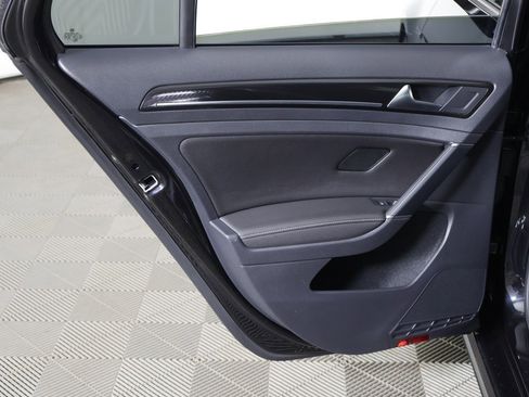 Used 2018 Volkswagen Golf R 4-Door image 24