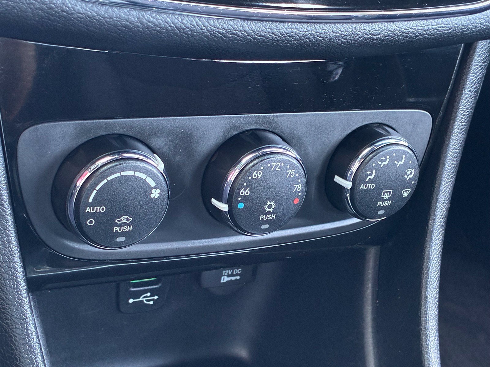 Used 2013 Chrysler 200 Touring FWD image 22