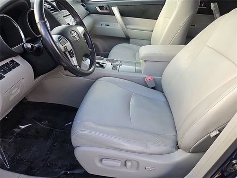 Used 2012 Toyota Highlander SE image 27