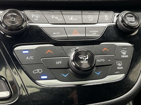 Used 2022 Chrysler Pacifica Limited w/ S Appearance Package FWD image 23