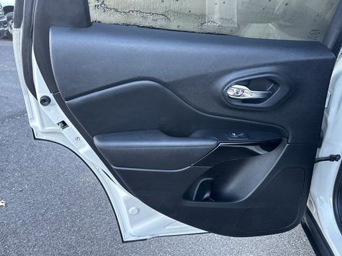 Used 2019 Jeep Cherokee Latitude Plus image 25