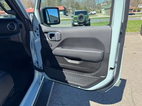 Used 2023 Jeep Wrangler Sahara image 21