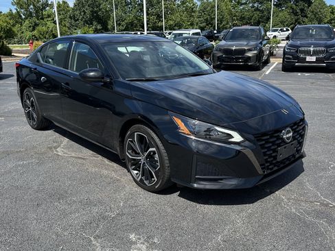Used 2024 Nissan Altima 2.5 SR w/ SR Premium Package AWD/4WD image 2