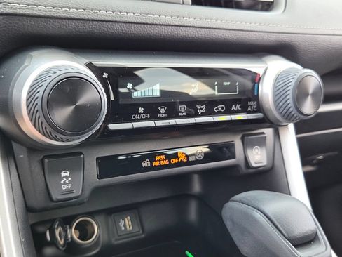 Certified 2025 Toyota RAV4 LE FWD image 21