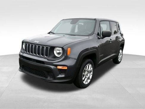 Used 2023 Jeep Renegade Latitude AWD/4WD image 2