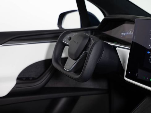 Used 2023 Tesla Model X Plaid image 24