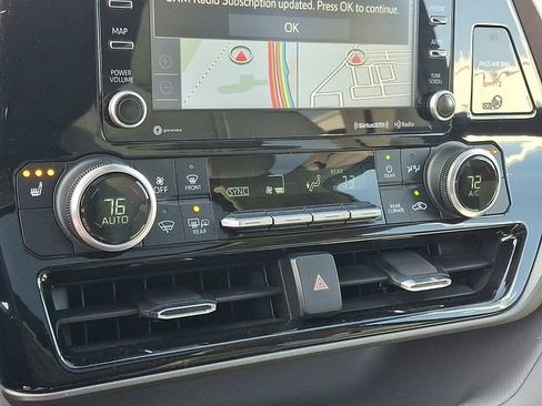 Used 2021 Toyota Highlander XLE image 17