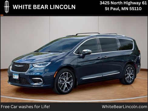 Used 2021 Chrysler Pacifica Limited w/ Uconnect Theater Family Group AWD/4WD image 1